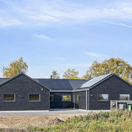Gorgeous In With Kitchen Holiday home *