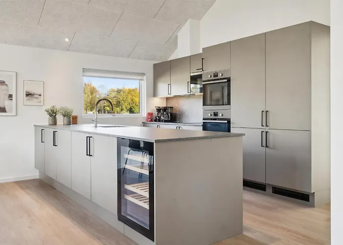 Semesterbostad Gorgeous In With Kitchen Højby